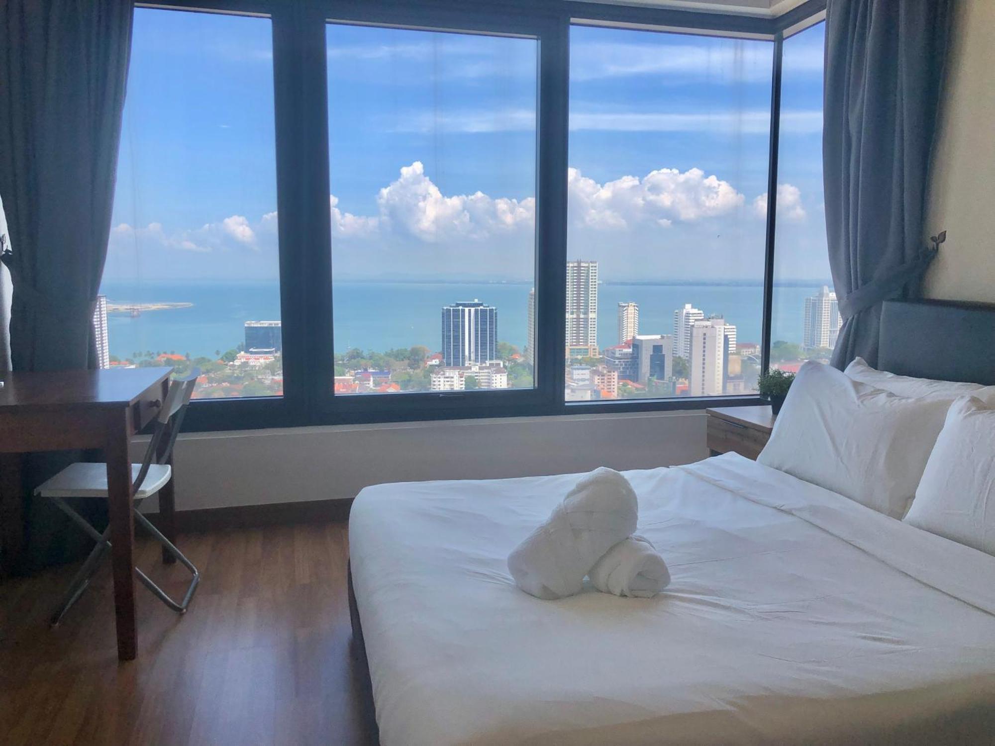 Tropicana 218 Macalister Netflix Unit By Blue Sky Holidays George Town Exterior foto